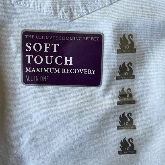 Gloria Vanderbilt Amanda jeans NWT - size 10 - Picture 7 of 13